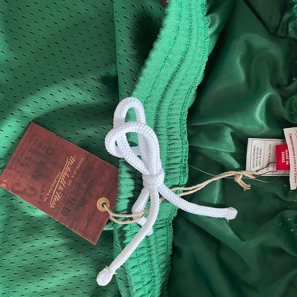 Boston Celtics Men’s shorts Mitchell and ness BNWT size large - Picture 3 of 6